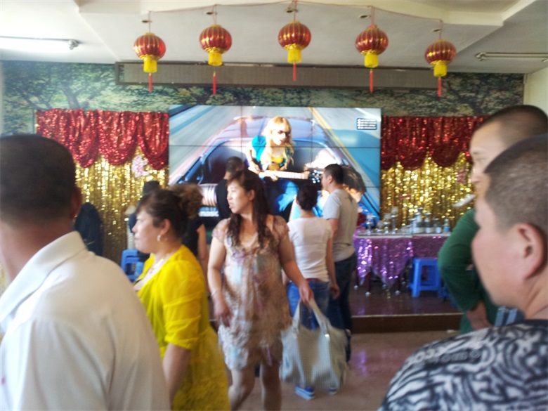 2013年鸡西滴道大酒店液晶拼接大屏幕婚宴舞台
