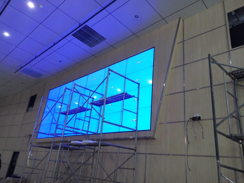 2015年齐齐哈尔市政府图书馆大会议室液晶拼接会议系统