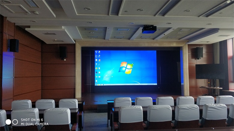 2019年哈尔滨松北区政府会议室液晶拼接大屏幕