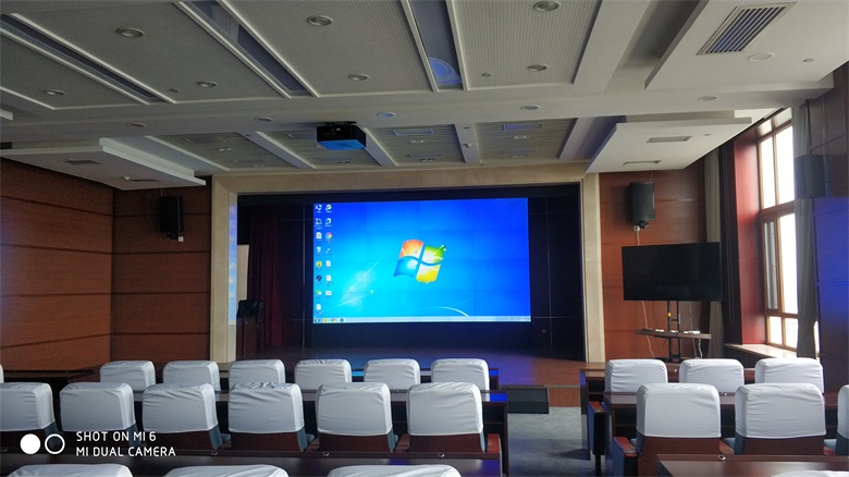 2019年哈尔滨松北区政府会议室液晶拼接大屏幕