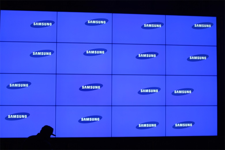 2014年齐齐哈尔金色世家售楼中心液晶拼接大屏幕