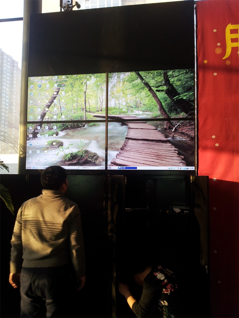 2012年哈尔滨运通4S店液晶拼接大屏幕