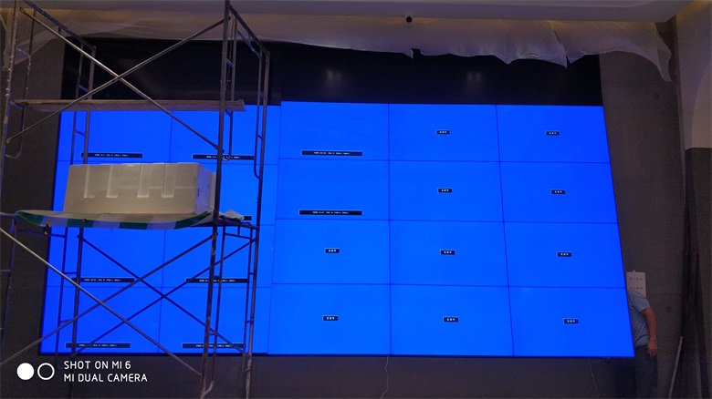 2019年哈尔滨群力中海寰宇天下售楼处液晶拼接大屏幕项目