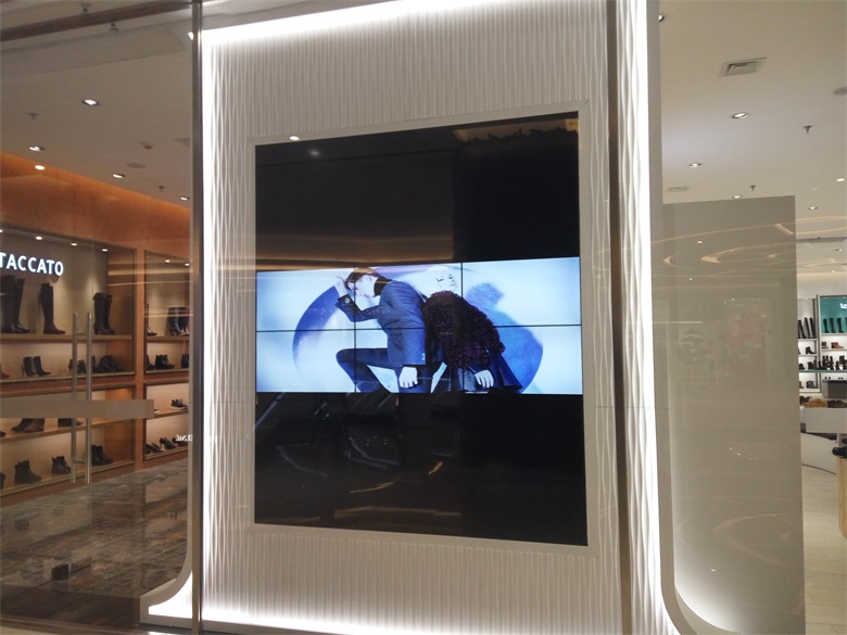 2015年哈尔滨香坊会展中心红博百丽旗舰店液晶拼接大屏幕展示