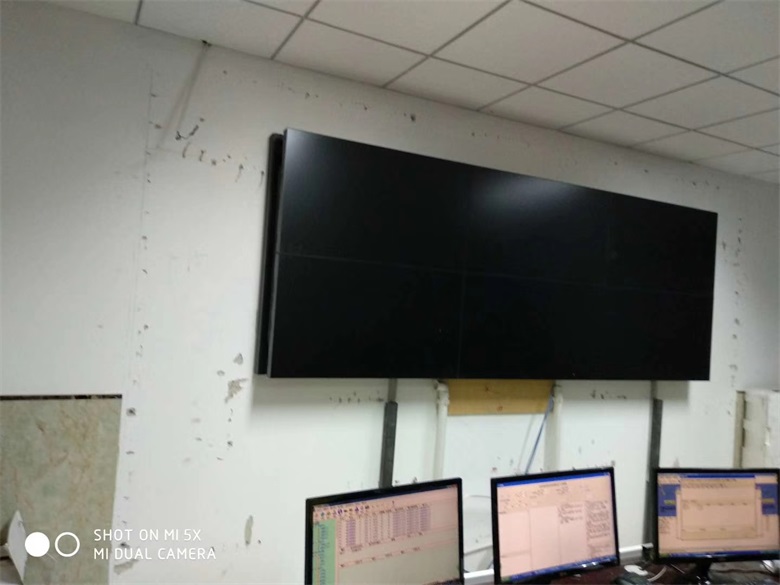 2017年哈尔滨车辆段测试车间拼接屏,液晶拼接信号综合平台