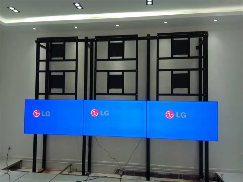 2016年内蒙古呼伦贝尔人民武装部机房液晶拼接系统大屏幕